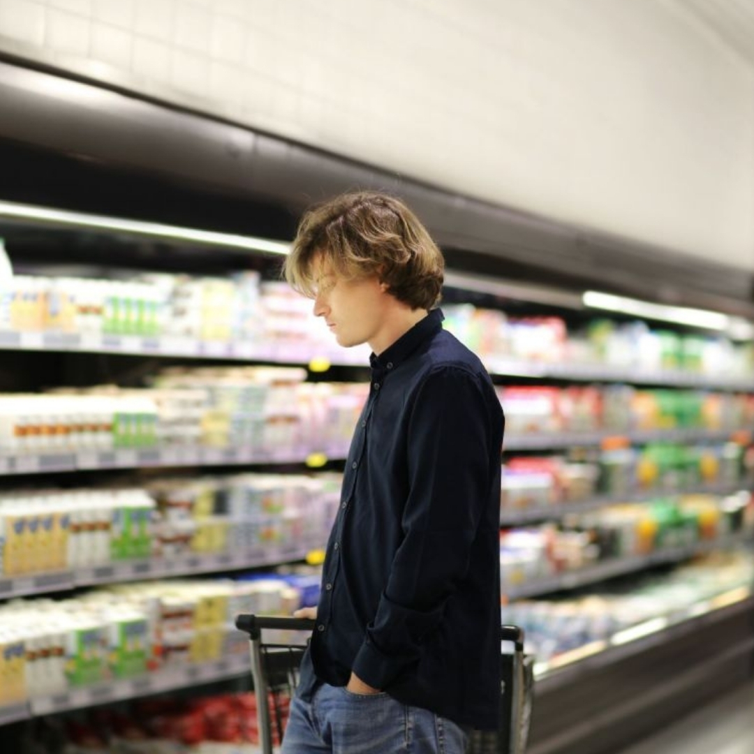 Sustainable absorbent food pads for fresh food packaging on retail shelf